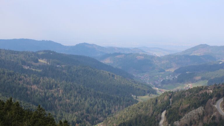 Dieses Bild zeigt eine Webcam-Aufnahme vom Achertal, aufgenommen am Samstag, den 21.03.2026 um 10:20 Uhr. Die Temperatur betrug 7.8°C.