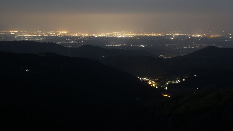 Dieses Bild zeigt eine Webcam-Aufnahme vom Achertal, aufgenommen am Mittwoch, den 11.06.2025 um 23:50 Uhr. Die Temperatur betrug 13.1°C.