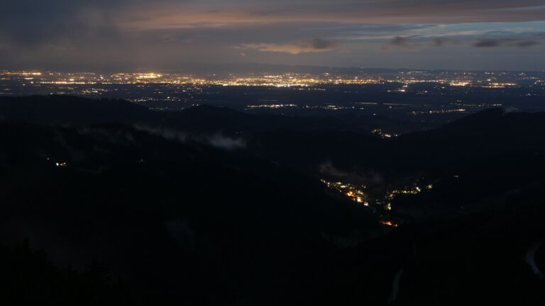 Dieses Bild zeigt eine Webcam-Aufnahme vom Achertal, aufgenommen am Freitag, den 06.06.2025 um 22:40 Uhr. Die Temperatur betrug 11.8°C.