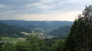 Dieses Bild zeigt eine Webcam-Aufnahme vom Achertal, aufgenommen am Freitag, den 19.06.2026 um 21:00 Uhr. Die Temperatur betrug 28.6°C.