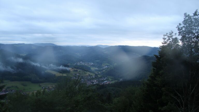 Dieses Bild zeigt eine Webcam-Aufnahme vom Achertal, aufgenommen am Freitag, den 12.06.2026 um 21:30 Uhr. Die Temperatur betrug 12.8°C.
