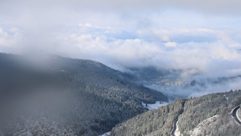 Dieses Bild zeigt eine Webcam-Aufnahme vom Achertal, aufgenommen am Freitag, den 21.11.2025 um 10:50 Uhr. Die Temperatur betrug -4.5°C.