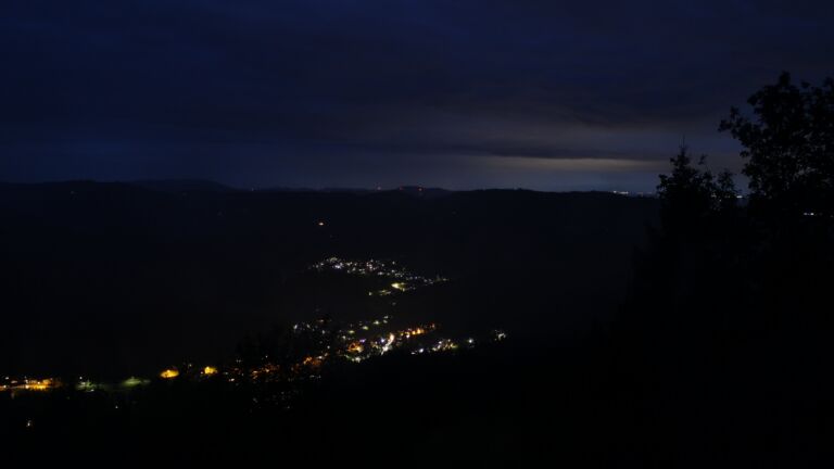 Dieses Bild zeigt eine Webcam-Aufnahme vom Achertal, aufgenommen am Sonntag, den 13.09.2026 um 20:30 Uhr. Die Temperatur betrug 12.6°C.