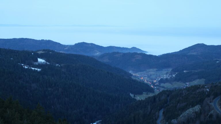 Dieses Bild zeigt eine Webcam-Aufnahme vom Achertal, aufgenommen am Freitag, den 23.01.2026 um 07:40 Uhr. Die Temperatur betrug 2.7°C.