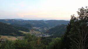 Dieses Bild zeigt eine Webcam-Aufnahme vom Achertal, aufgenommen am Donnerstag, den 20.08.2026 um 20:30 Uhr. Die Temperatur betrug 18.6°C.