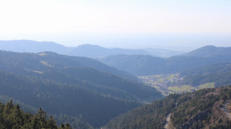 Dieses Bild zeigt eine Webcam-Aufnahme vom Achertal, aufgenommen am Donnerstag, den 26.02.2026 um 15:50 Uhr. Die Temperatur betrug 12.4°C.