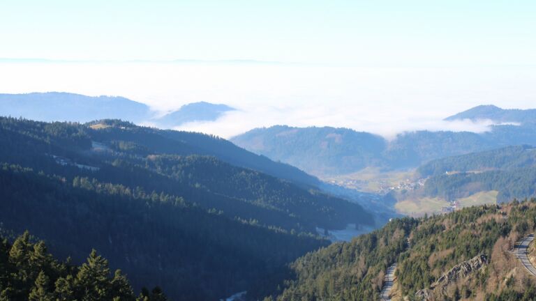 Dieses Bild zeigt eine Webcam-Aufnahme vom Achertal, aufgenommen am Montag, den 29.12.2025 um 13:00 Uhr. Die Temperatur betrug 4.1°C.