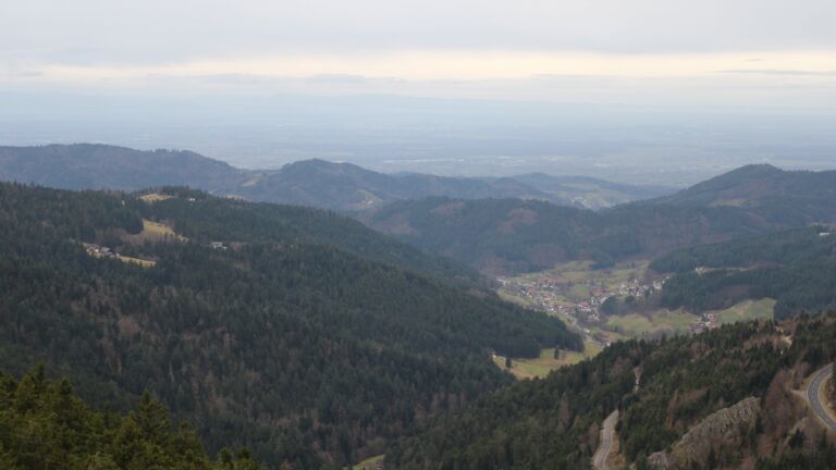 Dieses Bild zeigt eine Webcam-Aufnahme vom Achertal, aufgenommen am Freitag, den 19.12.2025 um 15:30 Uhr. Die Temperatur betrug 7.2°C.