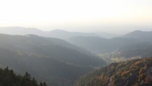 Dieses Bild zeigt eine Webcam-Aufnahme vom Achertal, aufgenommen am Dienstag, den 14.10.2025 um 17:50 Uhr. Die Temperatur betrug 9.4°C.
