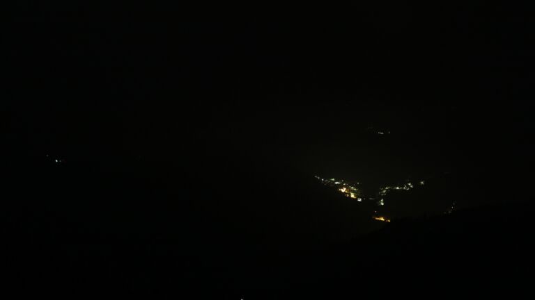 Dieses Bild zeigt eine Webcam-Aufnahme vom Achertal, aufgenommen am Donnerstag, den 21.08.2025 um 22:30 Uhr. Die Temperatur betrug 13.9°C.