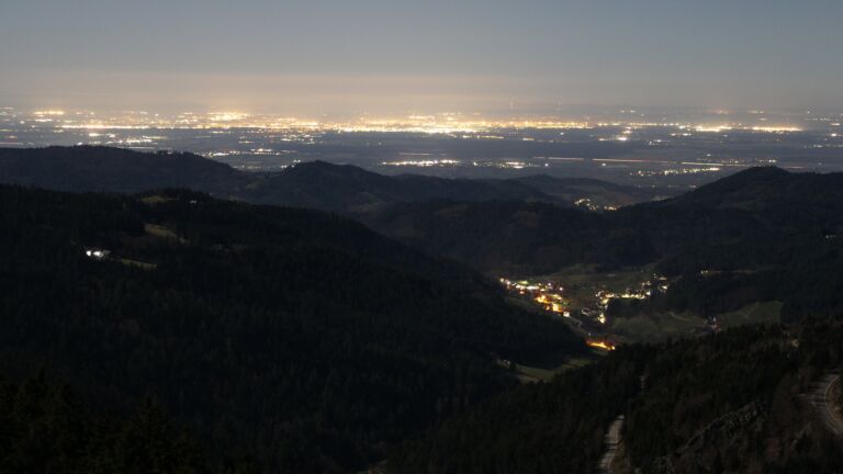 Dieses Bild zeigt eine Webcam-Aufnahme vom Achertal, aufgenommen am Donnerstag, den 05.03.2026 um 02:30 Uhr. Die Temperatur betrug 5.7°C.