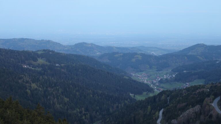 Dieses Bild zeigt eine Webcam-Aufnahme vom Achertal, aufgenommen am Samstag, den 18.04.2026 um 06:20 Uhr. Die Temperatur betrug 12.1°C.