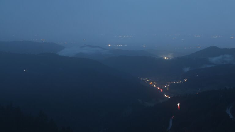 Dieses Bild zeigt eine Webcam-Aufnahme vom Achertal, aufgenommen am Donnerstag, den 25.09.2025 um 19:50 Uhr. Die Temperatur betrug 5°C.