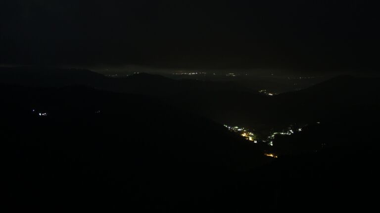 Dieses Bild zeigt eine Webcam-Aufnahme vom Achertal, aufgenommen am Montag, den 02.06.2025 um 23:40 Uhr. Die Temperatur betrug 11.1°C.