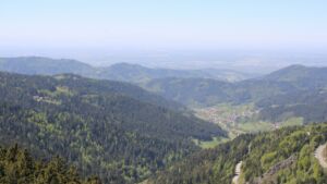 Dieses Bild zeigt eine Webcam-Aufnahme vom Achertal, aufgenommen am Donnerstag, den 30.04.2026 um 13:40 Uhr. Die Temperatur betrug 9°C.