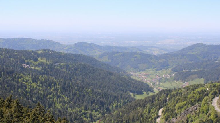 Dieses Bild zeigt eine Webcam-Aufnahme vom Achertal, aufgenommen am Donnerstag, den 30.04.2026 um 13:40 Uhr. Die Temperatur betrug 9°C.