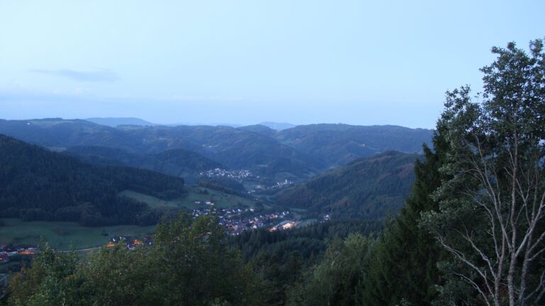 Dieses Bild zeigt eine Webcam-Aufnahme vom Achertal, aufgenommen am Montag, den 05.10.2026 um 07:10 Uhr. Die Temperatur betrug 13.9°C.