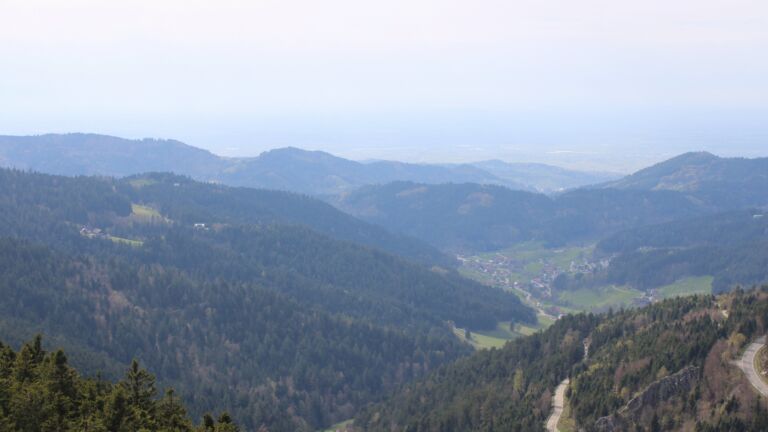 Dieses Bild zeigt eine Webcam-Aufnahme vom Achertal, aufgenommen am Samstag, den 11.04.2026 um 16:10 Uhr. Die Temperatur betrug 17.7°C.