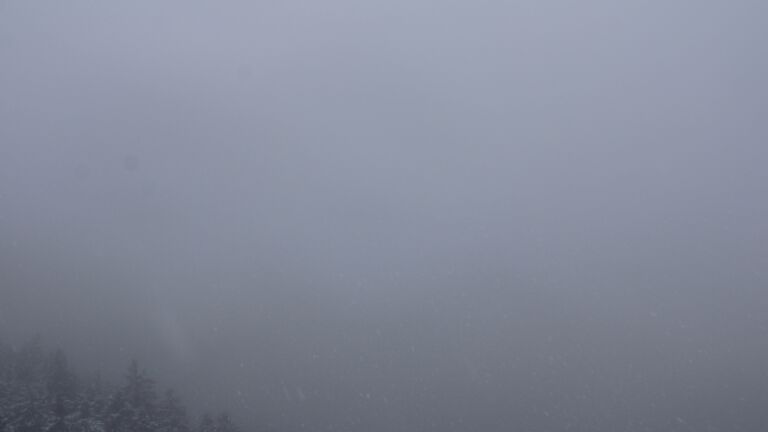 Dieses Bild zeigt eine Webcam-Aufnahme vom Achertal, aufgenommen am Montag, den 24.11.2025 um 13:20 Uhr. Die Temperatur betrug 0.2°C.