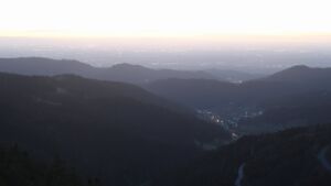 Dieses Bild zeigt eine Webcam-Aufnahme vom Achertal, aufgenommen am Donnerstag, den 12.03.2026 um 19:00 Uhr. Die Temperatur betrug 4.2°C.