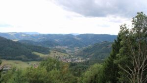 Dieses Bild zeigt eine Webcam-Aufnahme vom Achertal, aufgenommen am Freitag, den 28.08.2026 um 16:20 Uhr. Die Temperatur betrug 22.4°C.