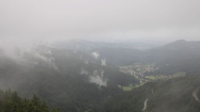 Dieses Bild zeigt eine Webcam-Aufnahme vom Achertal, aufgenommen am Mittwoch, den 04.06.2025 um 18:50 Uhr. Die Temperatur betrug 11.1°C.