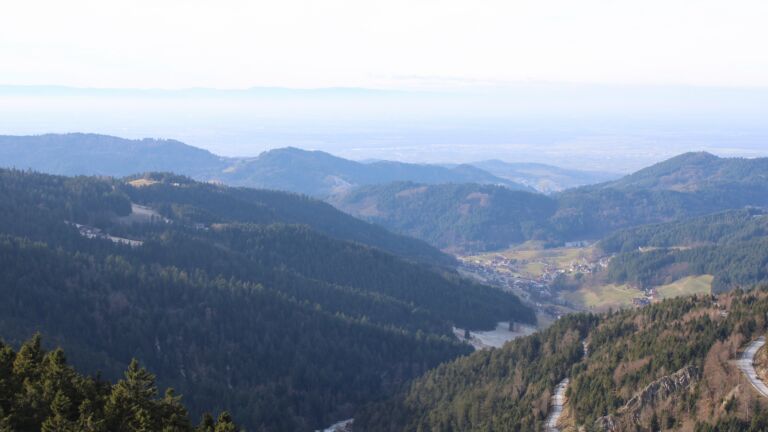 Dieses Bild zeigt eine Webcam-Aufnahme vom Achertal, aufgenommen am Donnerstag, den 01.01.2026 um 13:50 Uhr. Die Temperatur betrug -3.8°C.