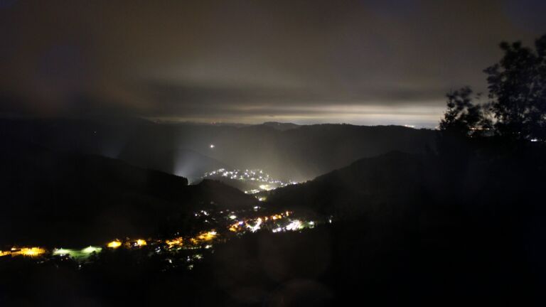Dieses Bild zeigt eine Webcam-Aufnahme vom Achertal, aufgenommen am Mittwoch, den 14.10.2026 um 02:30 Uhr. Die Temperatur betrug 12.6°C.