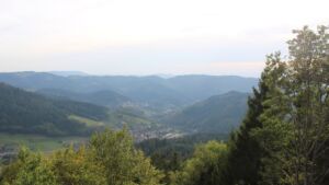 Dieses Bild zeigt eine Webcam-Aufnahme vom Achertal, aufgenommen am Montag, den 28.09.2026 um 17:30 Uhr. Die Temperatur betrug 27.1°C.