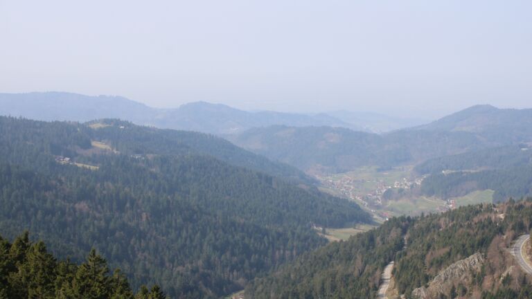 Dieses Bild zeigt eine Webcam-Aufnahme vom Achertal, aufgenommen am Montag, den 09.03.2026 um 11:40 Uhr. Die Temperatur betrug 11.8°C.