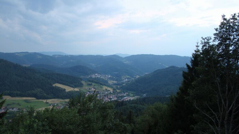 Dieses Bild zeigt eine Webcam-Aufnahme vom Achertal, aufgenommen am Dienstag, den 30.06.2026 um 21:40 Uhr. Die Temperatur betrug 22.4°C.