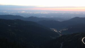 Dieses Bild zeigt eine Webcam-Aufnahme vom Achertal, aufgenommen am Montag, den 20.04.2026 um 21:10 Uhr. Die Temperatur betrug 4.6°C.