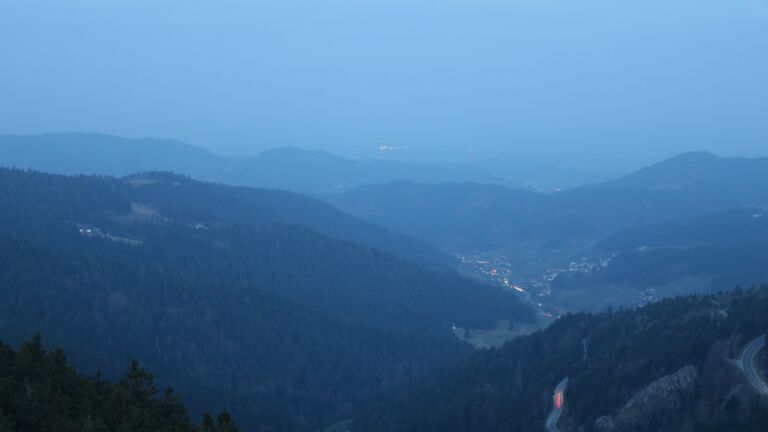 Dieses Bild zeigt eine Webcam-Aufnahme vom Achertal, aufgenommen am Montag, den 09.03.2026 um 06:30 Uhr. Die Temperatur betrug 7.7°C.