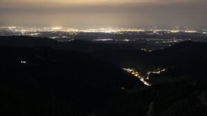 Dieses Bild zeigt eine Webcam-Aufnahme vom Achertal, aufgenommen am Mittwoch, den 10.12.2025 um 04:30 Uhr. Die Temperatur betrug 8°C.