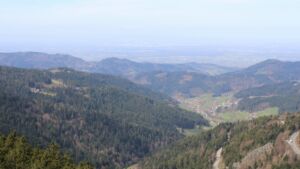 Dieses Bild zeigt eine Webcam-Aufnahme vom Achertal, aufgenommen am Montag, den 06.04.2026 um 12:00 Uhr. Die Temperatur betrug 10.4°C.