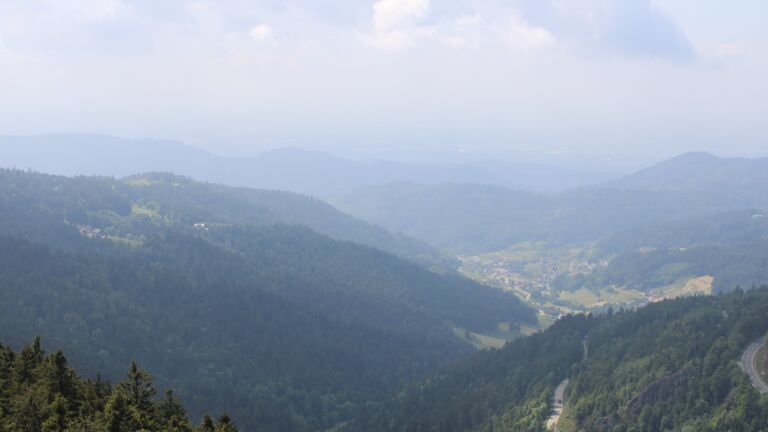 Dieses Bild zeigt eine Webcam-Aufnahme vom Achertal, aufgenommen am Donnerstag, den 22.05.2025 um 15:30 Uhr. Die Temperatur betrug 7.9°C.