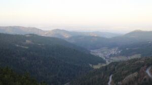 Dieses Bild zeigt eine Webcam-Aufnahme vom Achertal, aufgenommen am Donnerstag, den 18.12.2025 um 08:50 Uhr. Die Temperatur betrug 5.7°C.