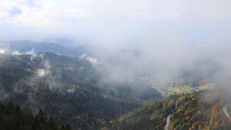 Dieses Bild zeigt eine Webcam-Aufnahme vom Achertal, aufgenommen am Samstag, den 25.10.2025 um 15:50 Uhr. Die Temperatur betrug 4.2°C.