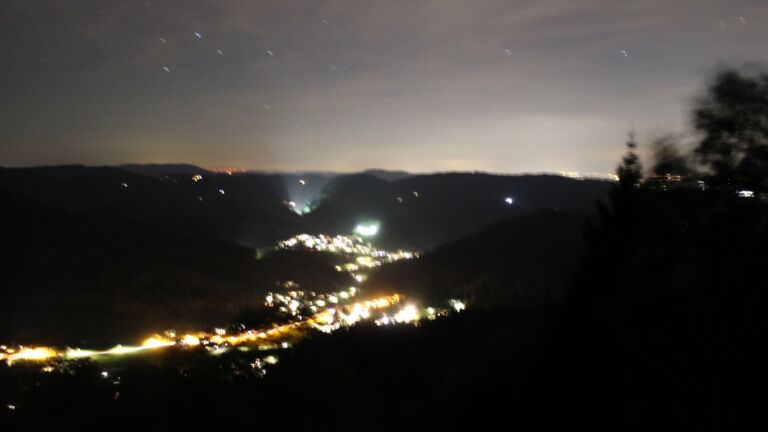 Dieses Bild zeigt eine Webcam-Aufnahme vom Achertal, aufgenommen am Freitag, den 02.10.2026 um 21:30 Uhr. Die Temperatur betrug 14.3°C.