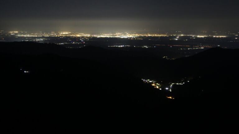 Dieses Bild zeigt eine Webcam-Aufnahme vom Achertal, aufgenommen am Donnerstag, den 02.10.2025 um 03:30 Uhr. Die Temperatur betrug 2.9°C.