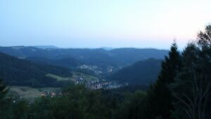 Dieses Bild zeigt eine Webcam-Aufnahme vom Achertal, aufgenommen am Sonntag, den 02.08.2026 um 21:30 Uhr. Die Temperatur betrug 25.4°C.