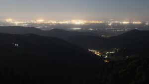 Dieses Bild zeigt eine Webcam-Aufnahme vom Achertal, aufgenommen am Donnerstag, den 30.04.2026 um 04:10 Uhr. Die Temperatur betrug 2.7°C.