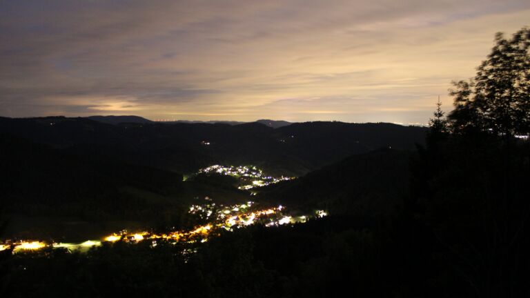 Dieses Bild zeigt eine Webcam-Aufnahme vom Achertal, aufgenommen am Dienstag, den 19.05.2026 um 22:40 Uhr. Die Temperatur betrug 12°C.