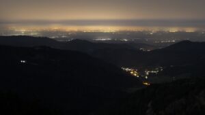 Dieses Bild zeigt eine Webcam-Aufnahme vom Achertal, aufgenommen am Samstag, den 07.03.2026 um 02:00 Uhr. Die Temperatur betrug 10.2°C.