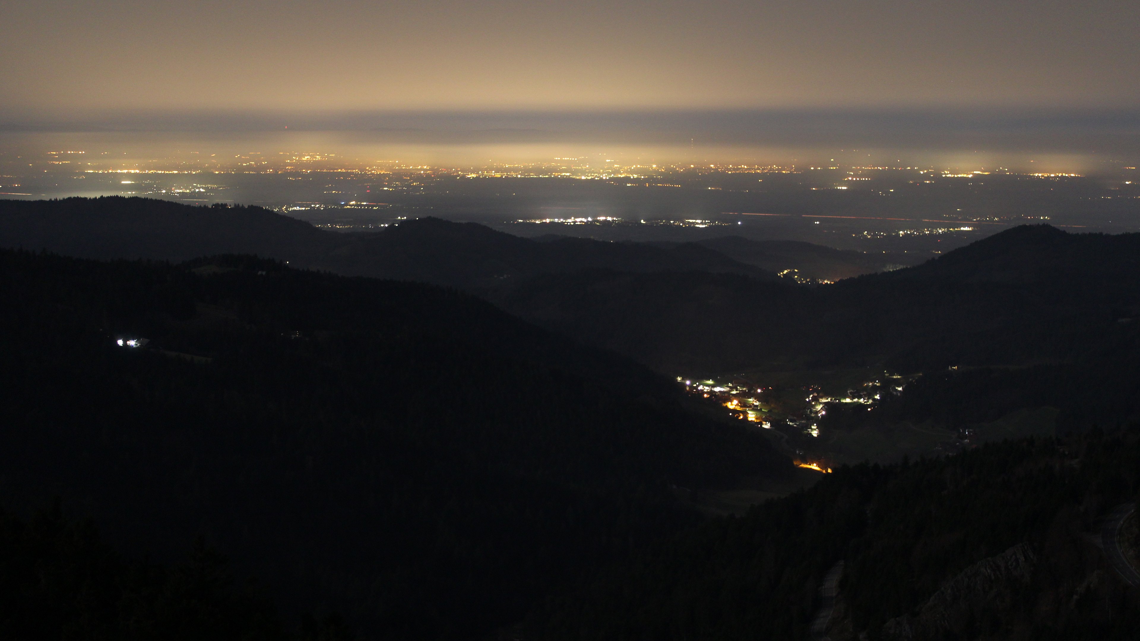 Dieses Bild zeigt eine Webcam-Aufnahme vom Achertal, aufgenommen am Samstag, den 07.03.2026 um 02:00 Uhr. Die Temperatur betrug 10.2°C.