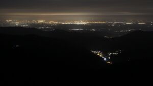 Dieses Bild zeigt eine Webcam-Aufnahme vom Achertal, aufgenommen am Samstag, den 11.04.2026 um 01:30 Uhr. Die Temperatur betrug 3.4°C.