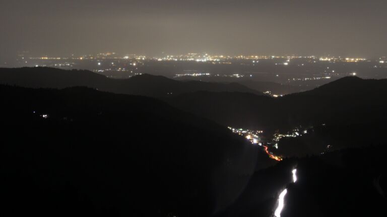 Dieses Bild zeigt eine Webcam-Aufnahme vom Achertal, aufgenommen am Mittwoch, den 29.10.2025 um 22:00 Uhr. Die Temperatur betrug 8.4°C.