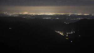 Dieses Bild zeigt eine Webcam-Aufnahme vom Achertal, aufgenommen am Dienstag, den 14.04.2026 um 22:00 Uhr. Die Temperatur betrug 2.6°C.