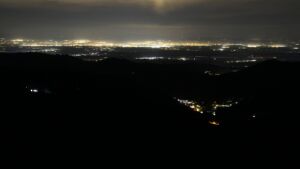 Dieses Bild zeigt eine Webcam-Aufnahme vom Achertal, aufgenommen am Samstag, den 01.11.2025 um 01:30 Uhr. Die Temperatur betrug 11.2°C.