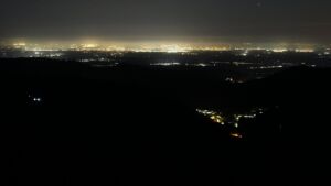 Dieses Bild zeigt eine Webcam-Aufnahme vom Achertal, aufgenommen am Samstag, den 25.04.2026 um 04:00 Uhr. Die Temperatur betrug 10.1°C.